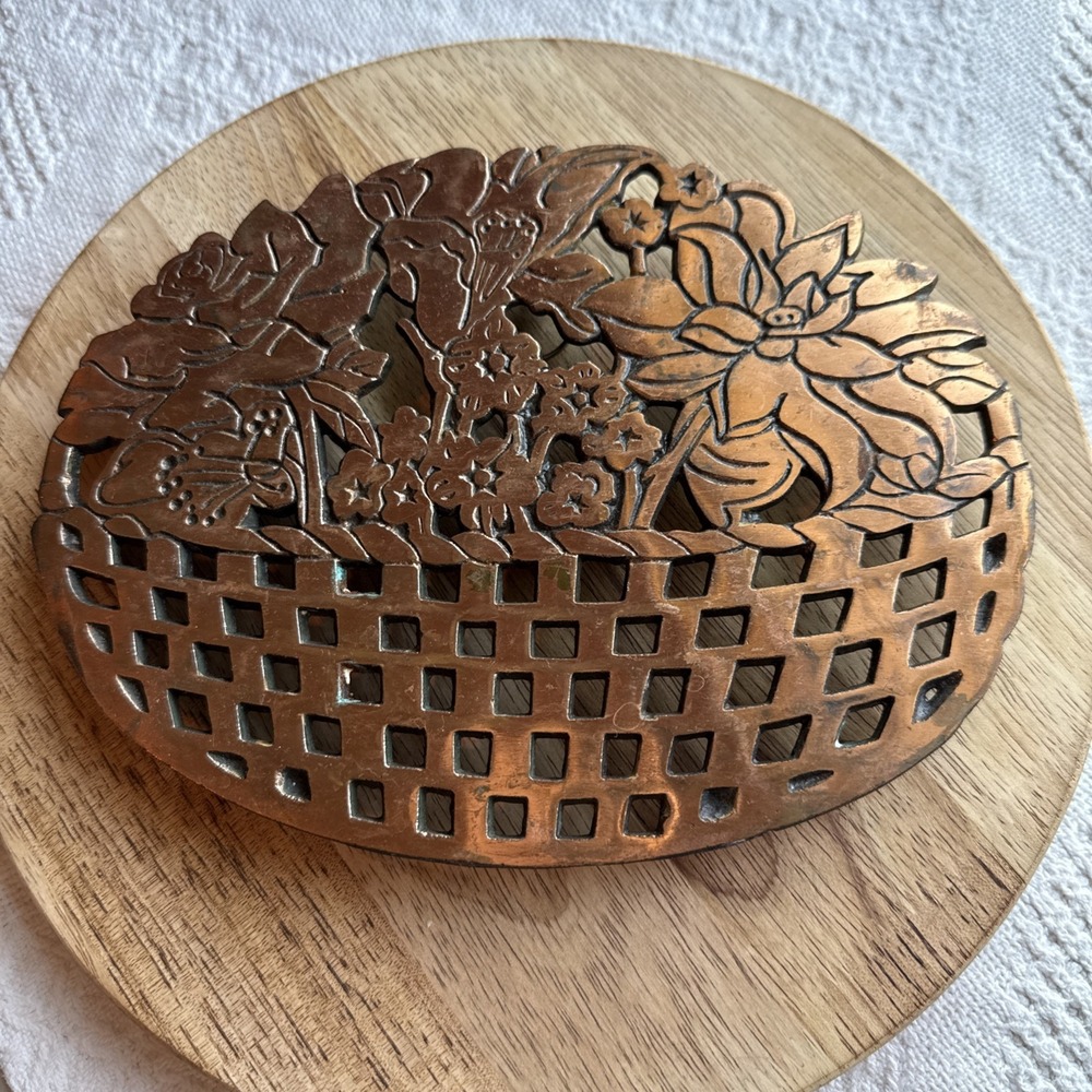 VTG 1983 Old Dutch Design Copper Trivet Metal Pot Holder Fruit Basket Wall Decor